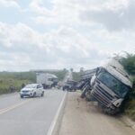 Colisão Entre Caminhões deixa ferido e Causa Transtornos na BR-232 em Belo Jardim