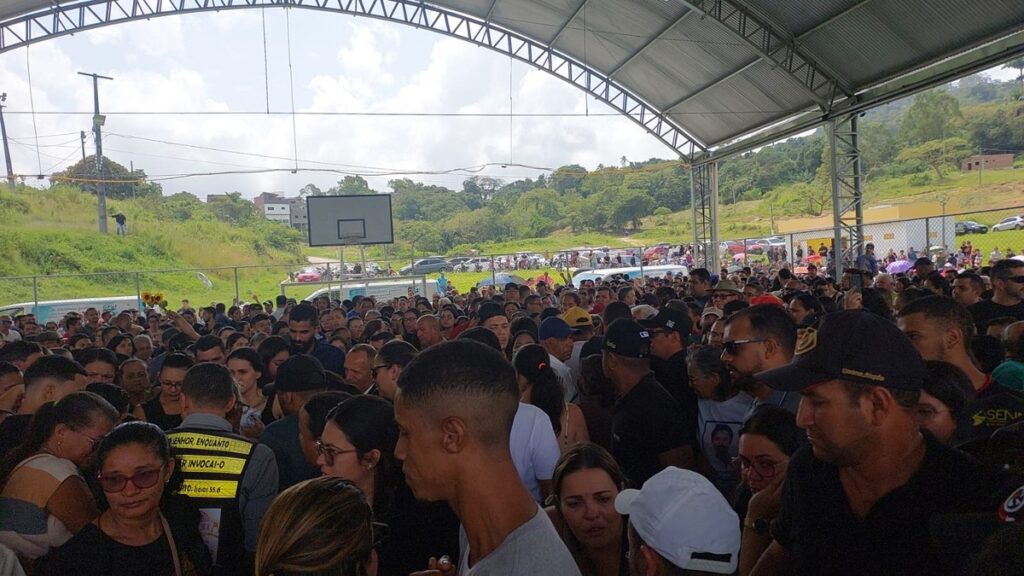 Corpos de homens vítimas de triplo assassinato são velados em quadra esportiva de Bonito