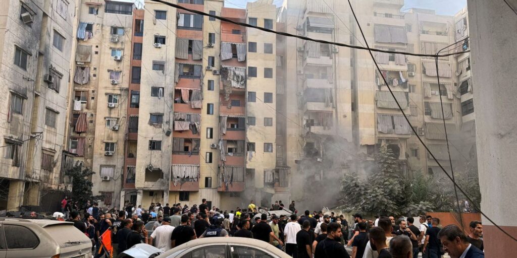 Aterrorizadas, famílias libanesas fogem de bombardeios israelenses