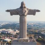 Estátua de Cristo, em Almada, Portugal