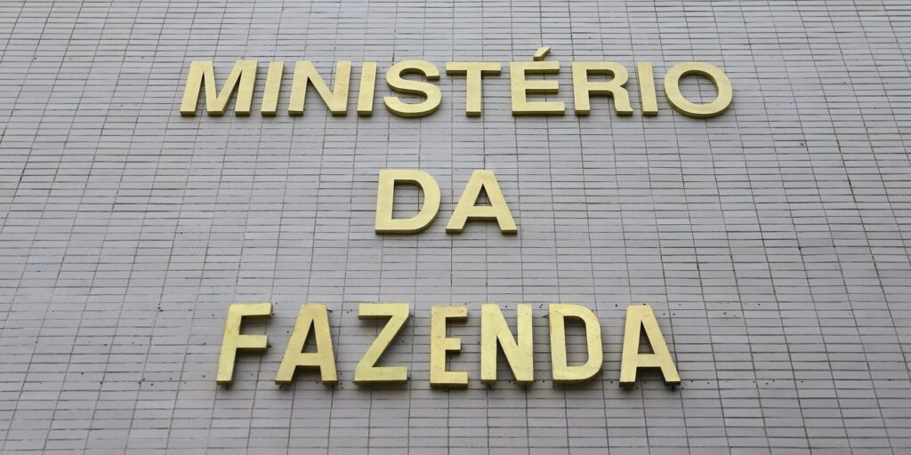 Déficit primário cai para R$ 9,283 bi em julho sem 13º do INSS