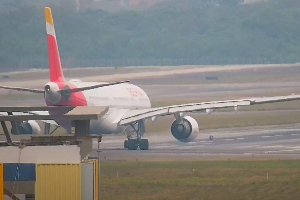 Objeto na pista de Guarulhos atrapalha decolagem de avião - 19/09/2024 - Cotidiano