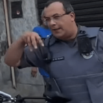 PM é filmado "azendo o "M" durante comício de Marçal na Brasilândia, neste sábado (21)