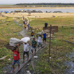 Secas severas impactam produção de farinha na amazônia - 30/09/2024 - Ambiente