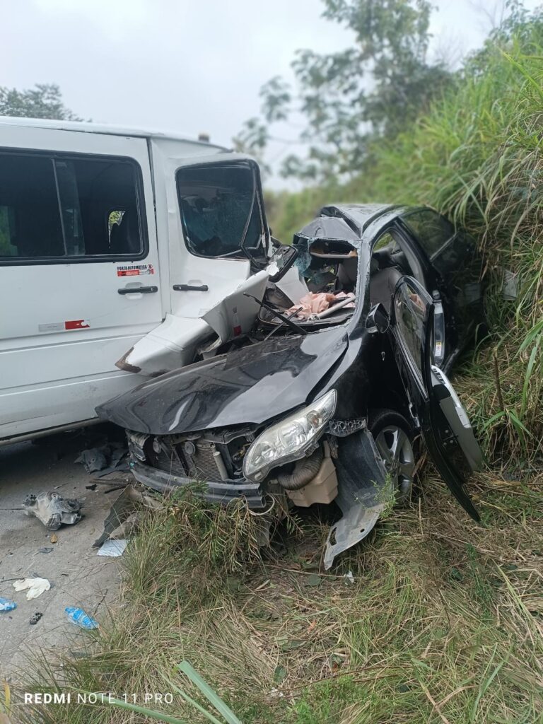 Três pessoas morrem em acidente envolvendo carro de passeio e van em Quipapá | Caruaru e Região