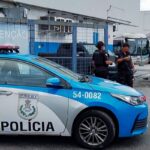 Criminosos sequestram 8 ônibus para fechar rua durante operação no Rio