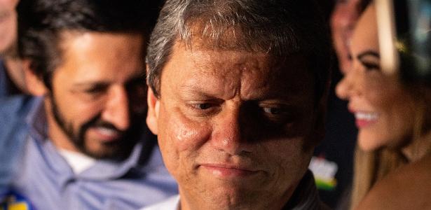 O governador de SP, Tarcísio de Freitas, acompanha o prefeito Ricardo Nunes nas eleições