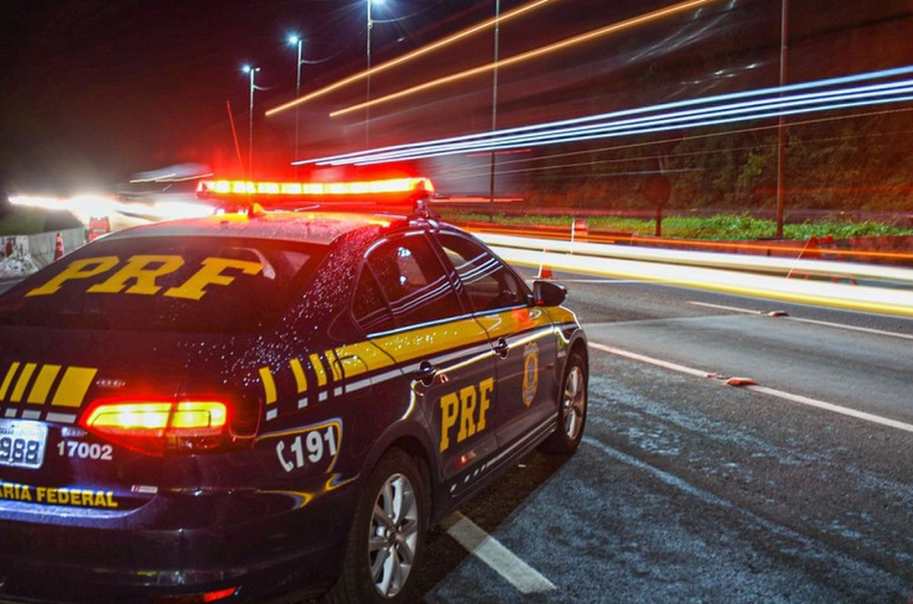 Homicida é detido pela PRF em Sanharó; homem também tinha mandados por crimes de tráfico, roubo e organização criminosa | Caruaru e Região