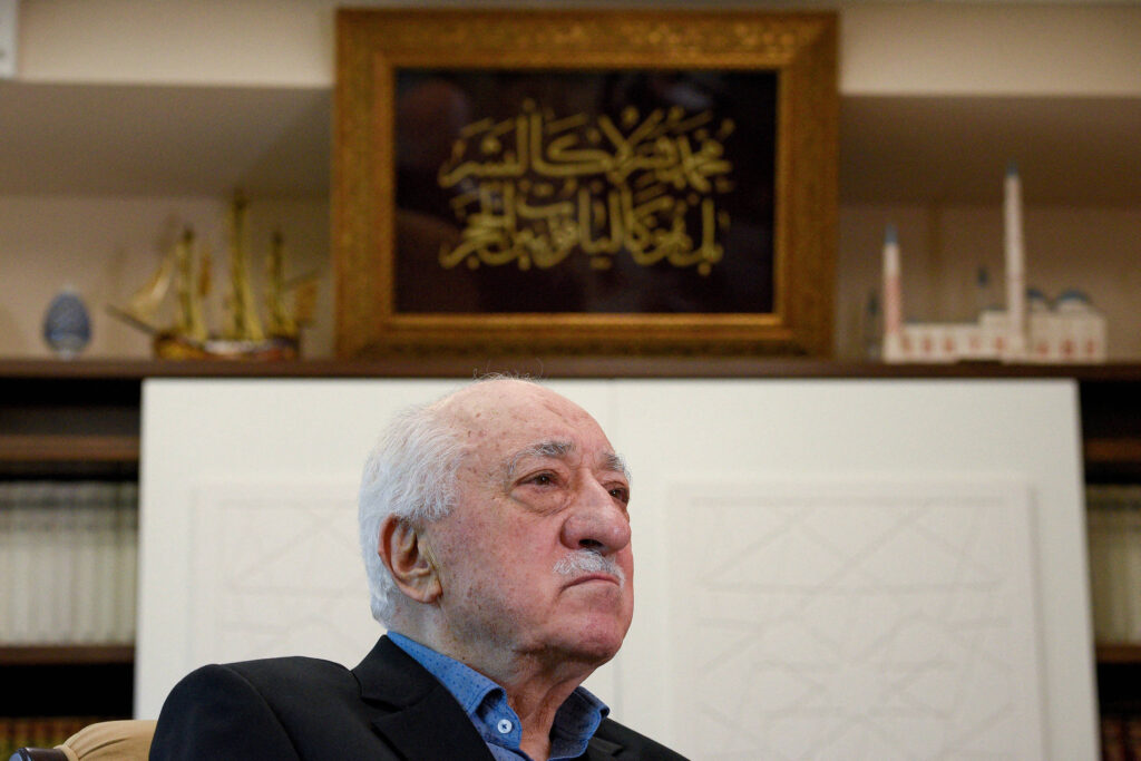 Morre Gulen, clérigo acusado de tramar golpe na Turquia - 21/10/2024 - Mundo