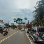 Motorista joga carro 'em cima' de motociclista e faz ameaças com arma
