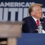 Trump sugere tarifas superiores a 200% para veículos do México - 13/10/2024 - Mercado