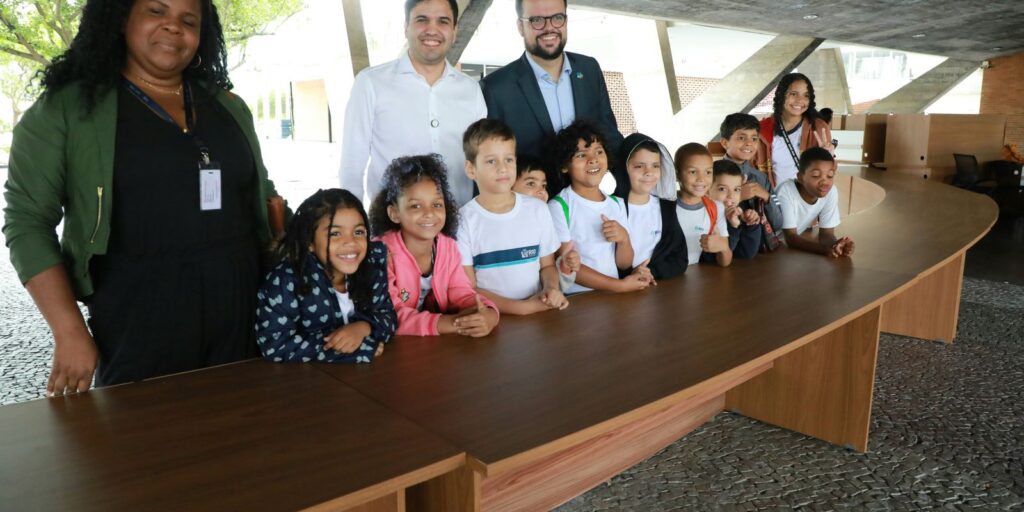 Mesas do G20 são doadas para escolas públicas do Rio