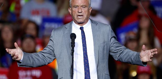 1.nov.2024 - Robert F. Kennedy Jr. durante campanha de Donald Trump no Fiserv Forum em Milwaukee, Wisconsin