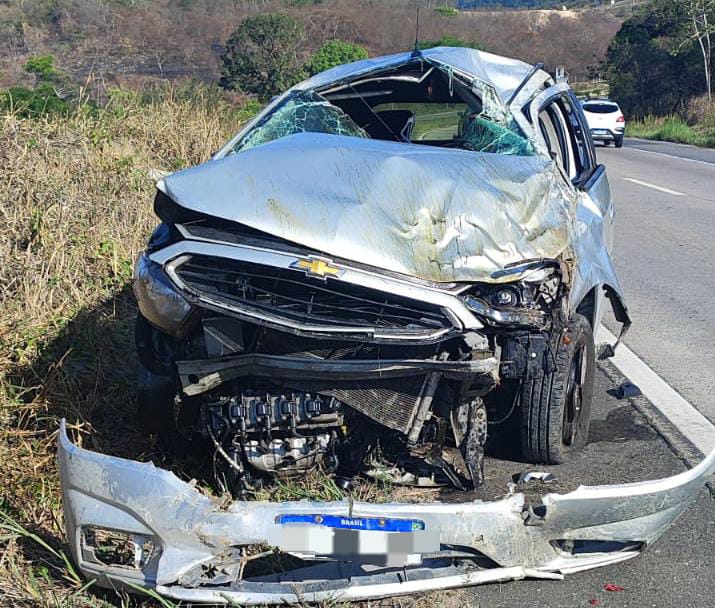 Acidente na BR-232 em Vitória de Santo Antão deixa motorista ferida