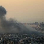 Fumaça é vista após ataque aéreo de Israel contra região sul no Líbano em novembro