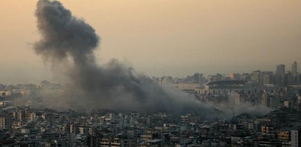 Fumaça é vista após ataque aéreo de Israel contra região sul no Líbano em novembro