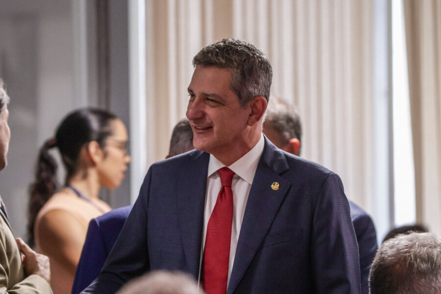 Governo precisa rever relação com a base, diz futuro líder do PT