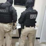 Oito mandados de busca e apreensão foram cumpridos nesta sexta; cinco policiais militares estão sendo investigados