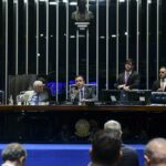 Senado aprova PEC do corte de gastos e restrição do PIS/Pasep