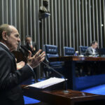 Senadores aprovam PEC do pacote fiscal em primeiro turno