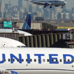 38 pessoas ficam feridas em voo da United Airlines - 28/01/2025 - Mundo