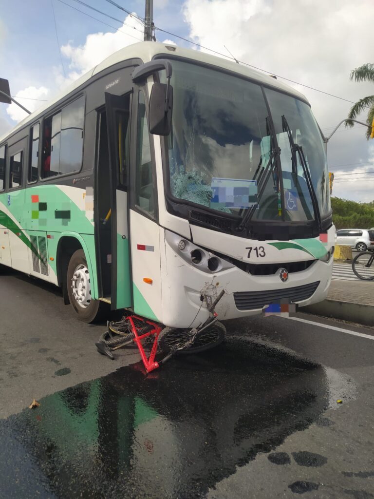 Colisão entre ônibus e bicicleta deixa uma vítima fatal na BR-101, nesta quarta-feira 