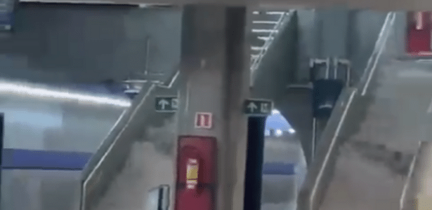 Estação de metrô é tomada pela água durante chuva em São Paulo; vídeo