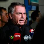 Perfil de Bolsonaro em rede social foi invadido e roubado - 23/01/2025 - Poder
