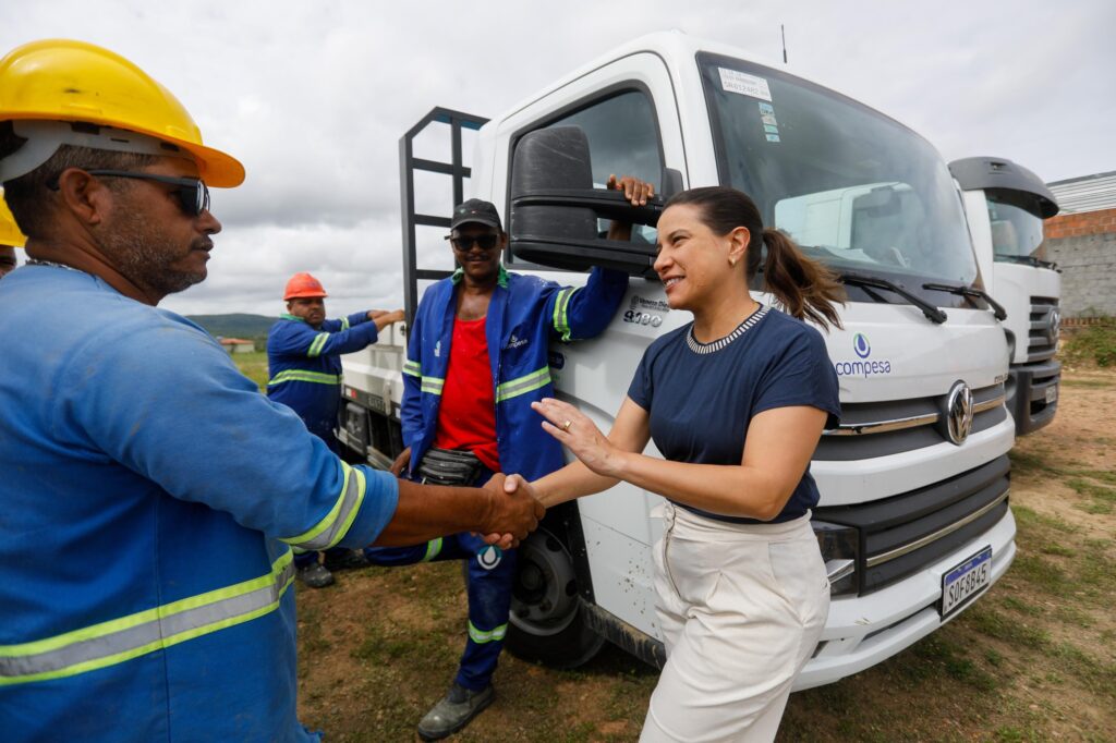 Águas de Pernambuco: governadora Raquel Lyra inaugura obra de abastecimento em Caruaru e anuncia novos investimentos para a cidade