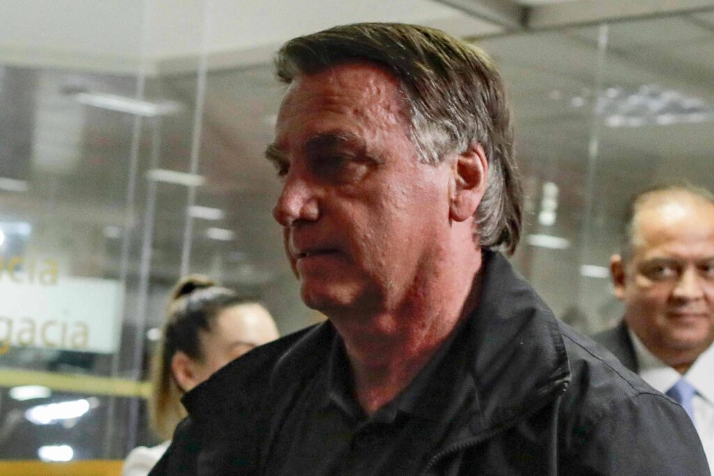 Aliados de Lula fazem piada com denúncia contra Bolsonaro - 18/02/2025 - Poder