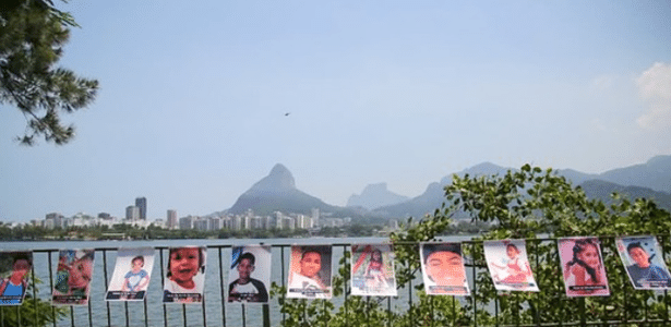 Após retirada, homenagem mortas volta a ser exposta no Rio