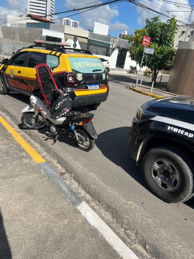 CARUARU: HOMEM É DETIDO COM DROGAS E MOTOCICLETA IRREGULAR NO BAIRRO UNIVERSITÁRIO