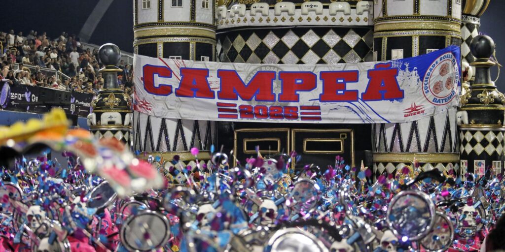 Desfile das campeãs encerra o carnaval paulistano em noite tranquila