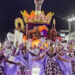 Desfile de escolas de samba reafirma tradição popular no RS