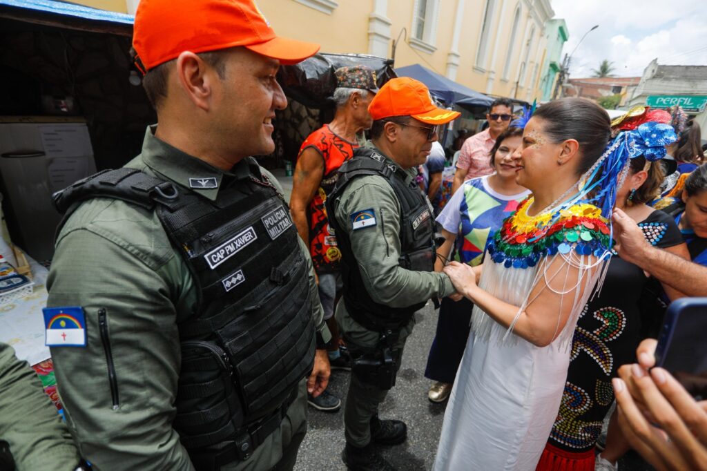 Governadora Raquel Lyra prestigia encontro dos maracatus de baque solto em Nazaré da Mata