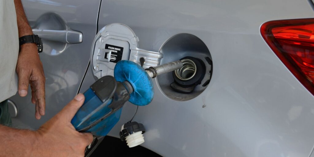 Inalação do vapor de gasolina causa câncer e ameaça frentistas