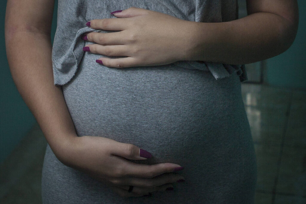 Meninas de até 14 anos deram à luz 232 mil bebês no Brasil - 25/03/2025 - Equilíbrio e Saúde