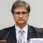 Mulher que pichou estátua pode cumprir prisão domiciliar, diz PGR