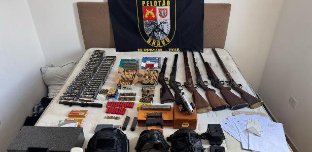 PM encontra sete armas, mais de 1,8 mil munições e chaves de veículos de luxo em "bunker do crime" em SP
