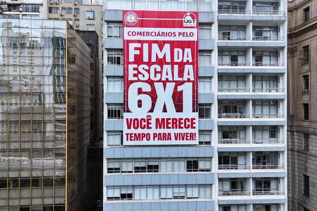 Prefeitura fará vistoria e ameaça vetar cartaz de central - 24/03/2025 - Painel