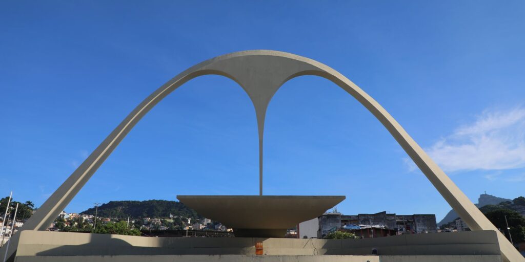 Rio: Mocidade, Paraíso do Tuiuti, Grande Rio e Portela fecham desfiles