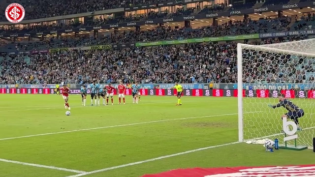 Alan Patrick marca de pênalti e empata Gre-Nal; assista