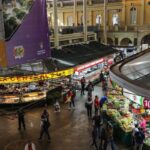 Após um ano, centro de Porto Alegre tenta virar página das inundações