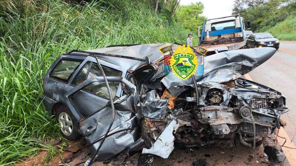 Batida frontal na PR-090 deixa um morto e um ferido gravemente