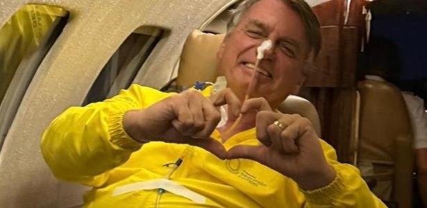 Bolsonaro sendo transferido para hospital em Brasília em UTI móvel