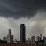 Chuva: Inmet emite alerta de grande perigo para SP e RJ - 04/04/2025 - Cotidiano