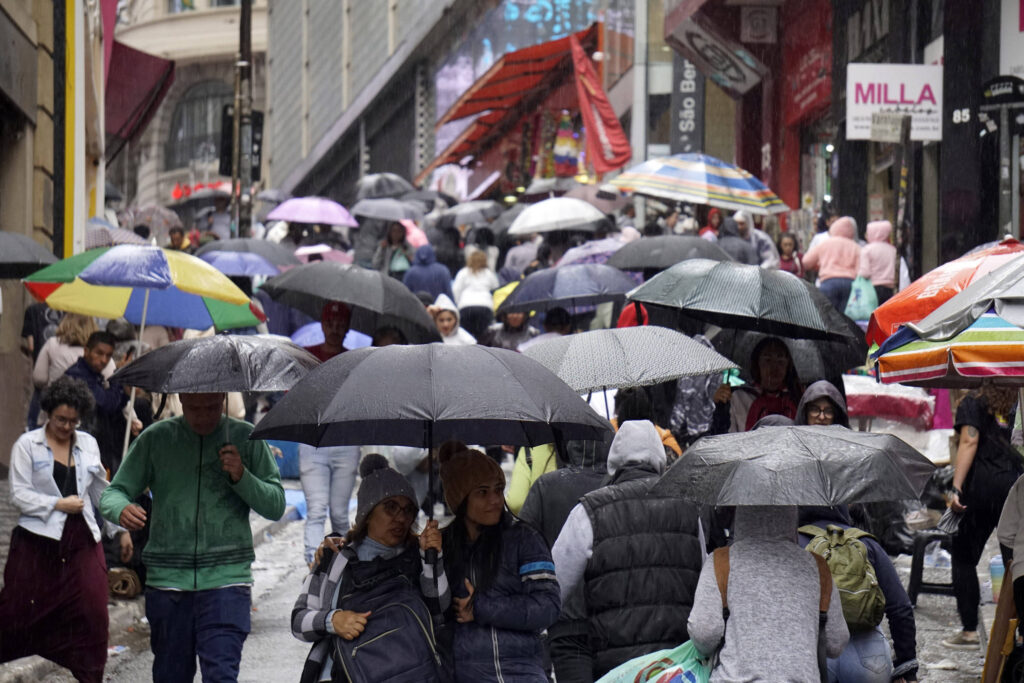 Chuva forte marcará início da semana em SP - 28/04/2025 - Cotidiano