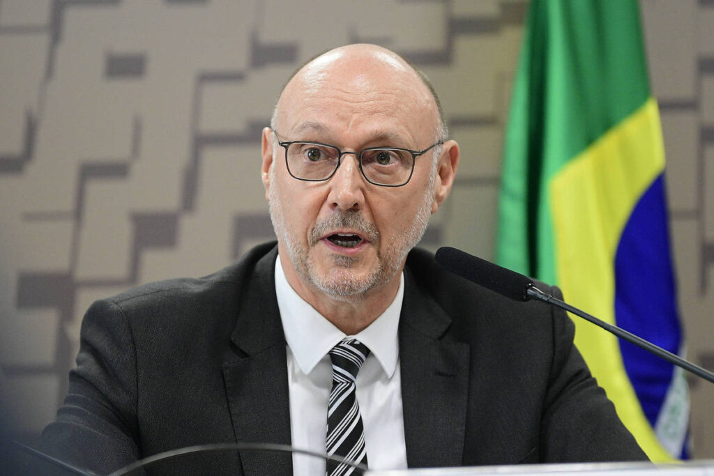 Diretor da Abin de Lula depõe à PF sob pressão no governo - 17/04/2025 - Poder