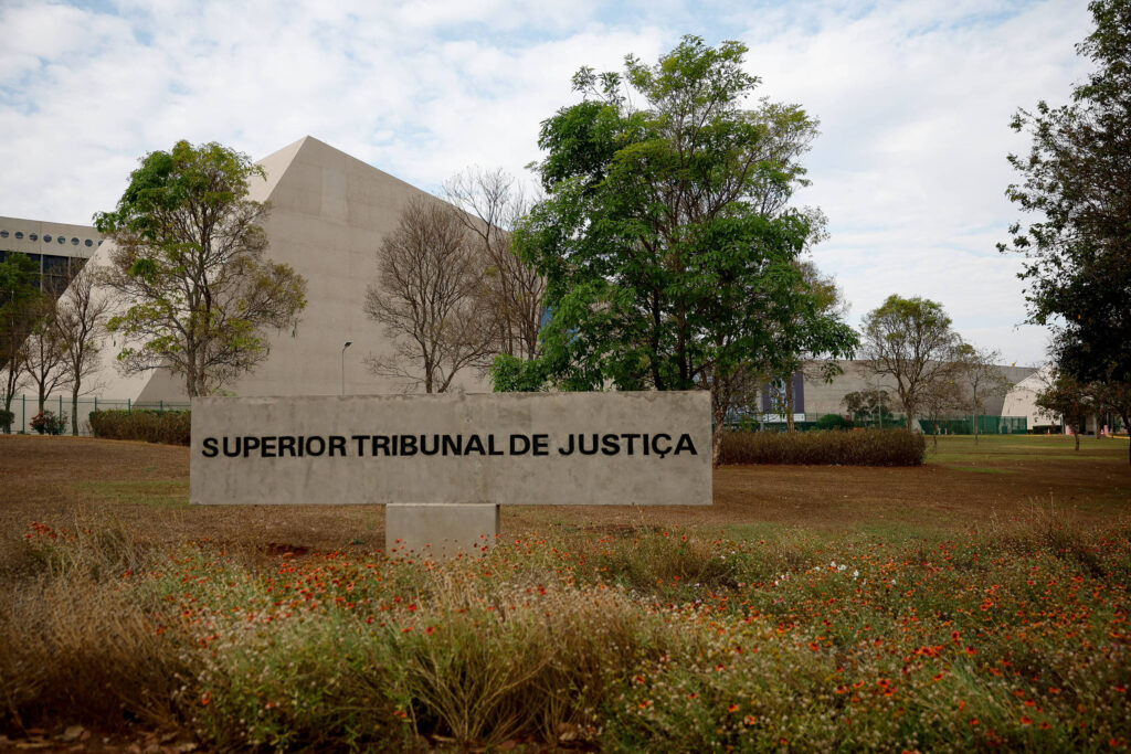 Lula passa 6 meses sem escolher ministros para vaga no STJ - 04/04/2025 - Poder