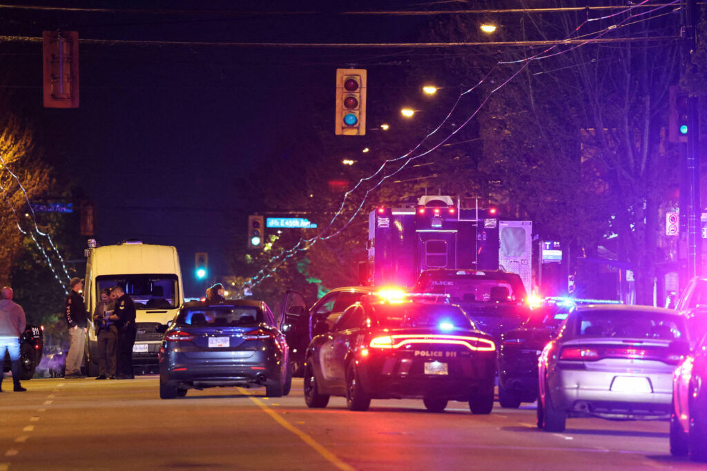 Motorista atropela multidão em festival no Canadá - 27/04/2025 - Mundo